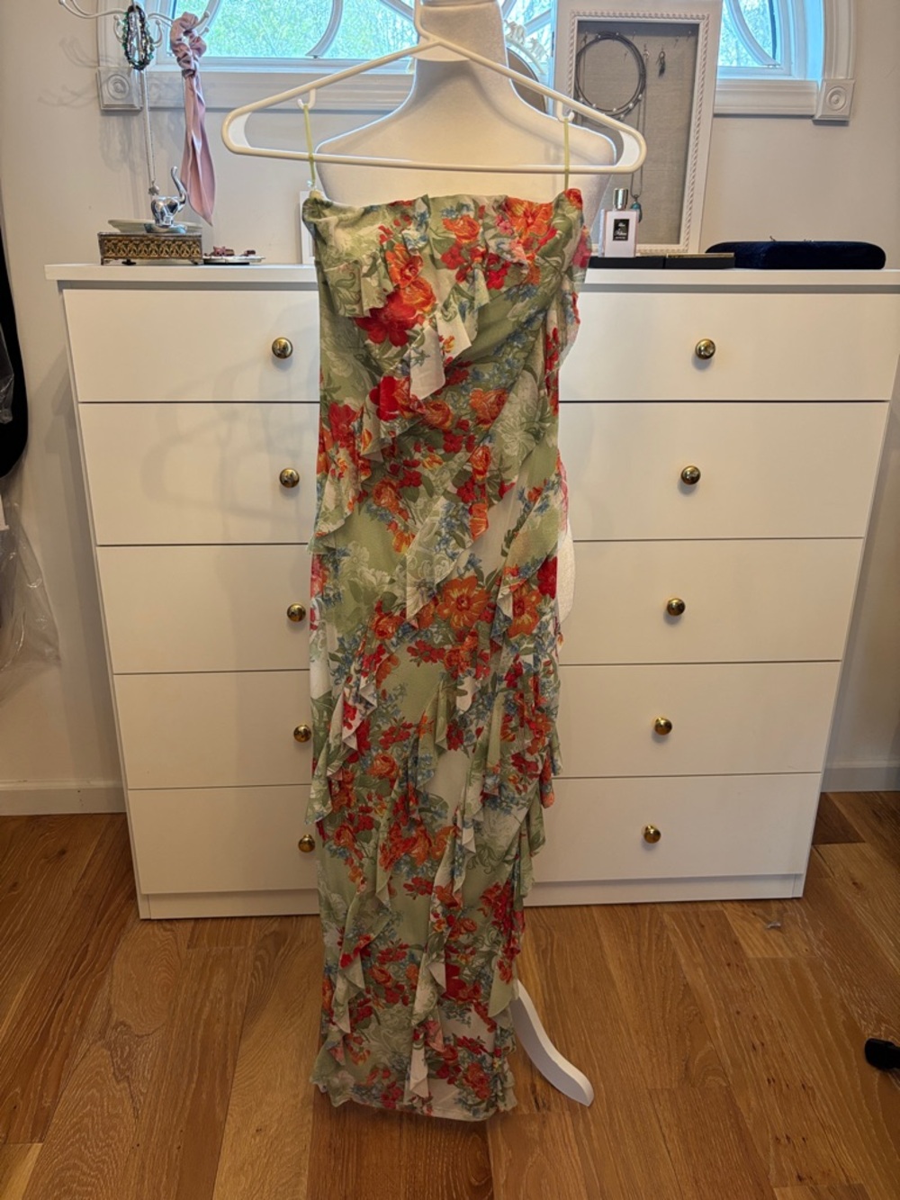 Floral fitted strapless dress